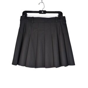 Aritzia Sunday Best Olive Micro Mini Skirt 10 Tennis Prep
Sporty Chic Academia